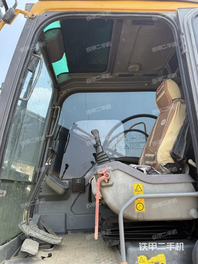 驾驶室整体（整机外观）