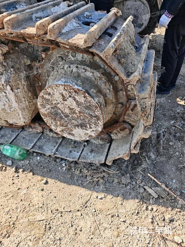 右驅(qū)動輪（行走機(jī)構(gòu)）