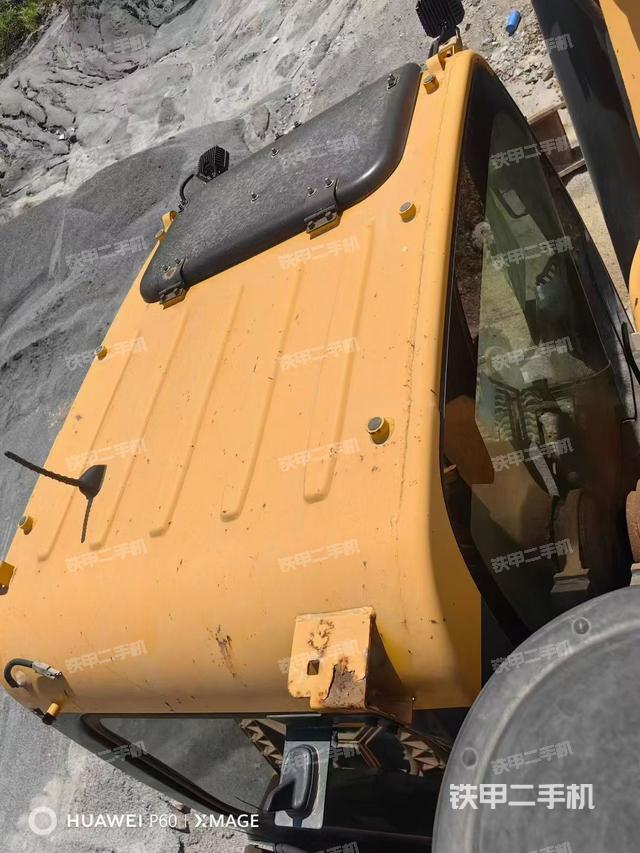 駕駛室頂部（整機外觀）