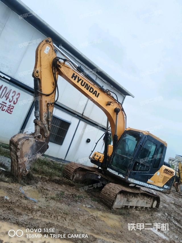 现代R130VS挖掘机