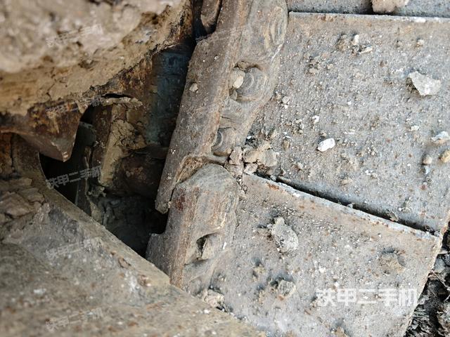 右驱动轮（行走机构）