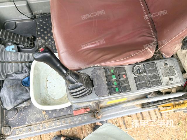 座椅后部（驾驶室部分）