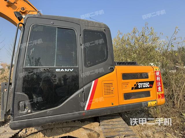 驾驶室顶部（整机外观）