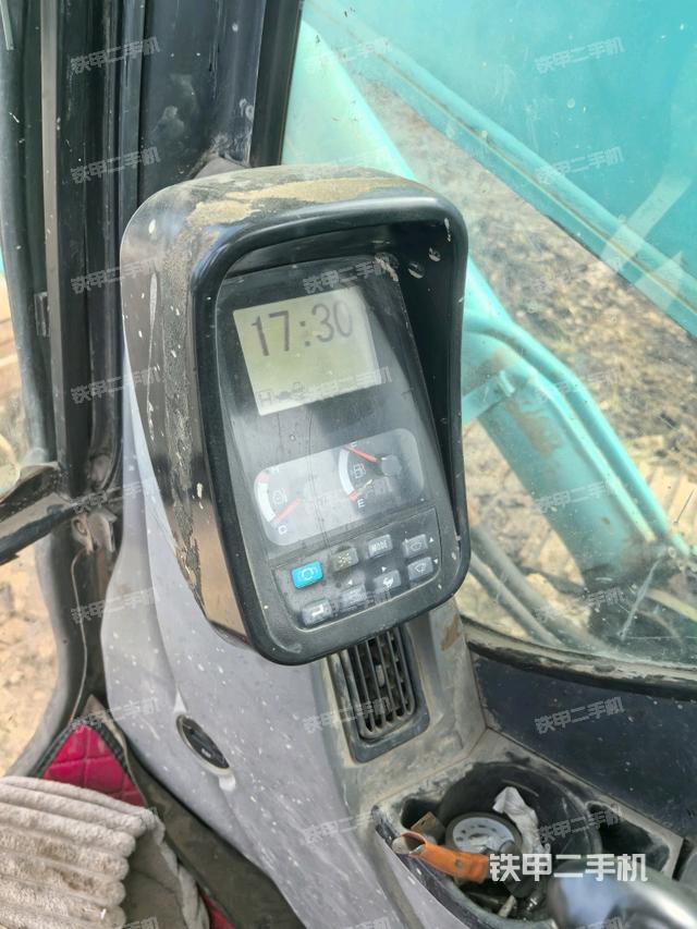 左后方玻璃角標(biāo)（駕駛室部分）