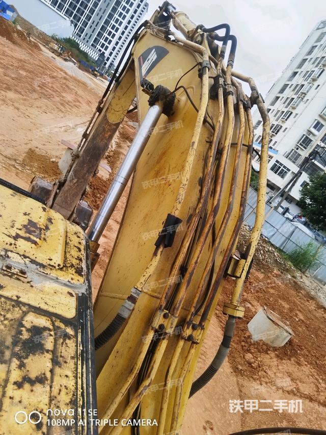 大臂背部俯视（工作和回转装置）