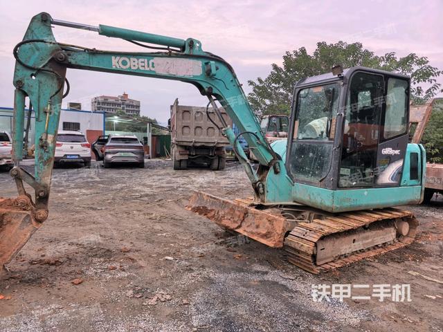 神钢SK60-8挖掘机