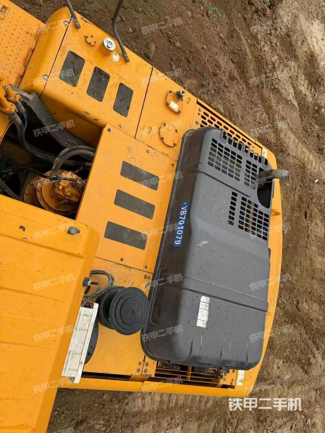 驾驶室顶部（整机外观）