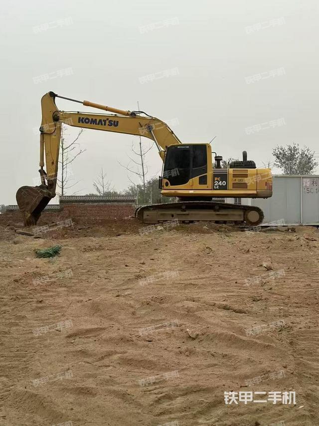 小松PC240LC-8M0挖掘机