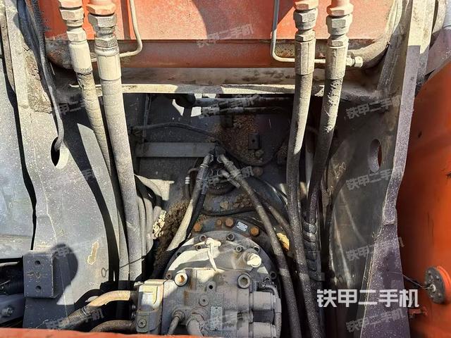 回转马达和主控阀（整机外观）