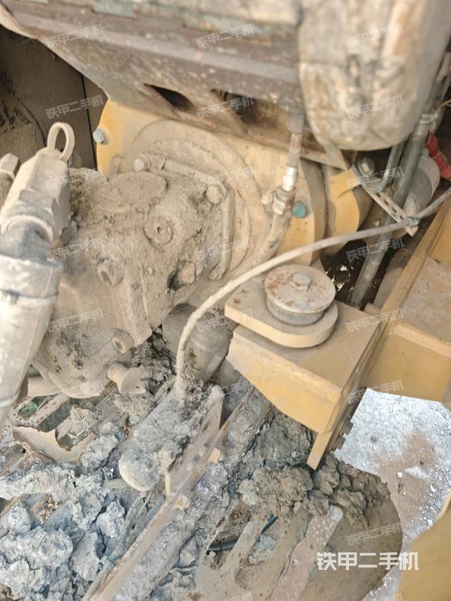 回转马达和主控阀（整机外观）