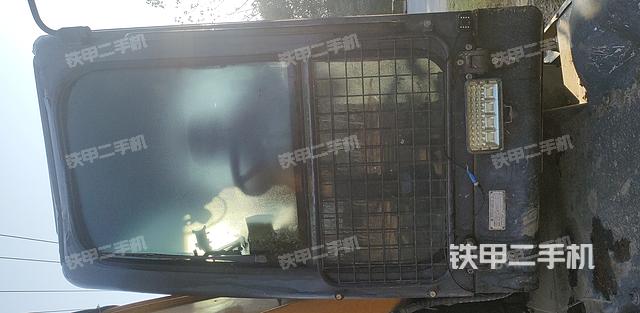 驾驶室顶部（整机外观）