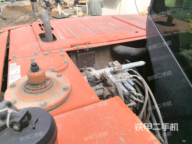 回轉(zhuǎn)馬達(dá)（上車部件）