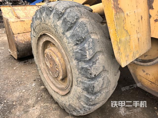 右前輪（行走機(jī)構(gòu)）