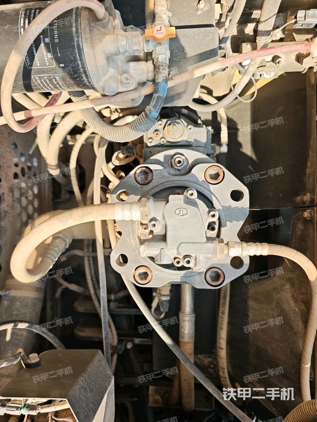 液压泵斜45 左（大件舱室）