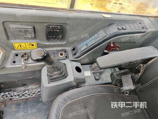 座椅右侧控制台/钥匙门/油门/含右手柄（驾驶室部分）