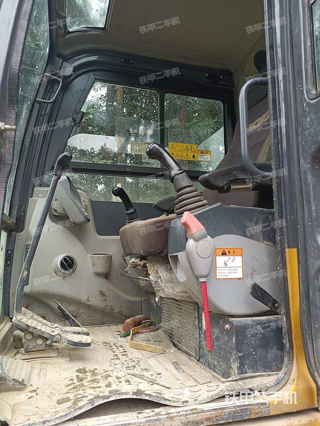 驾驶室整体（整机外观）