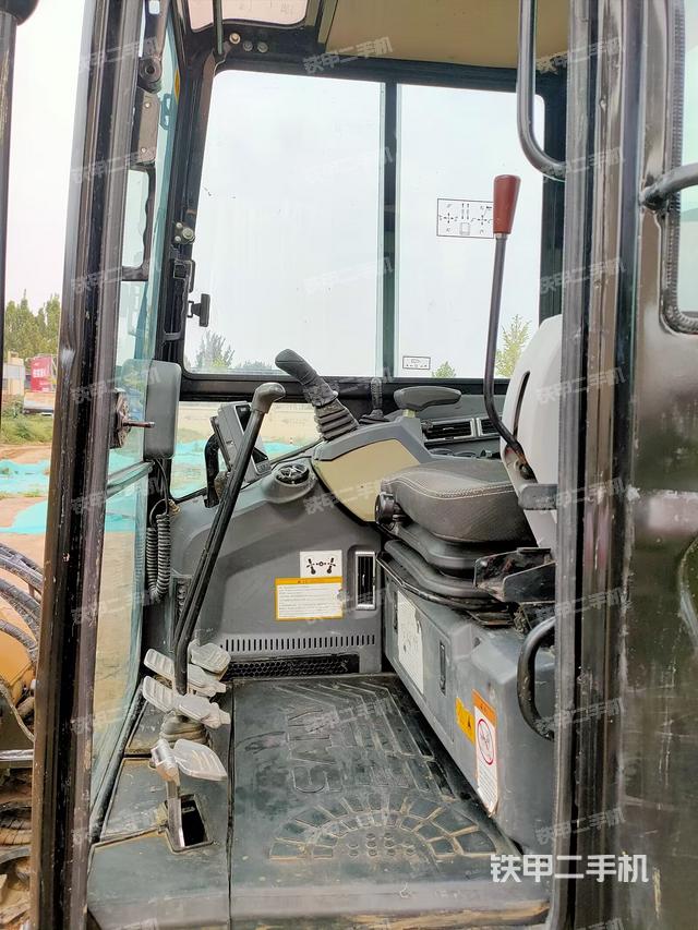 驾驶室顶部（整机外观）