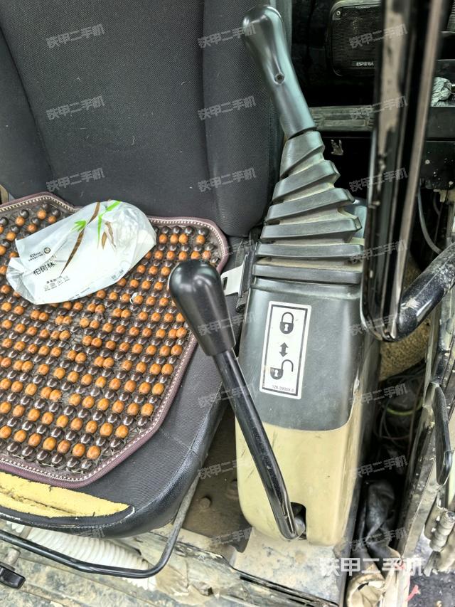 座椅左侧控制台/音响/含左手柄（驾驶室部分）