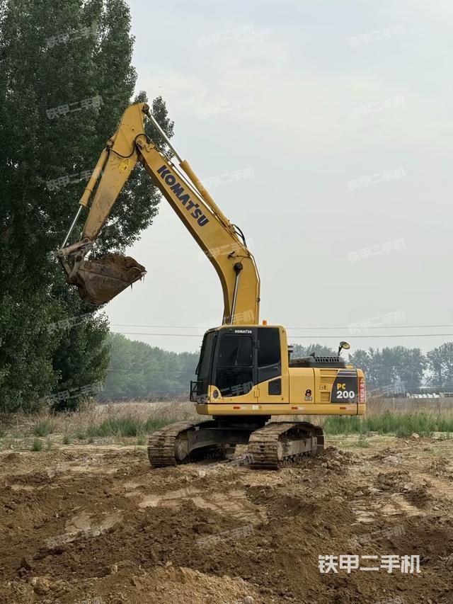 小松PC200LC-8M0挖掘机