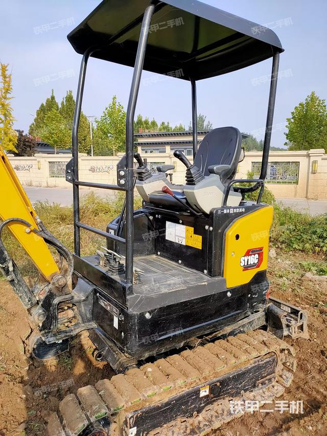 駕駛室整體（整機外觀）