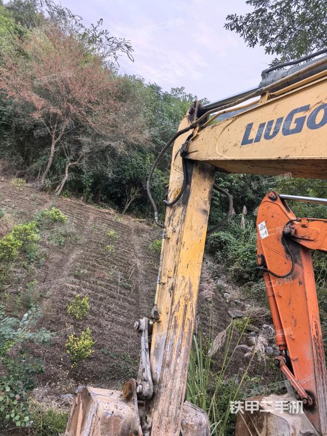大臂背部俯视（工作和回转装置）