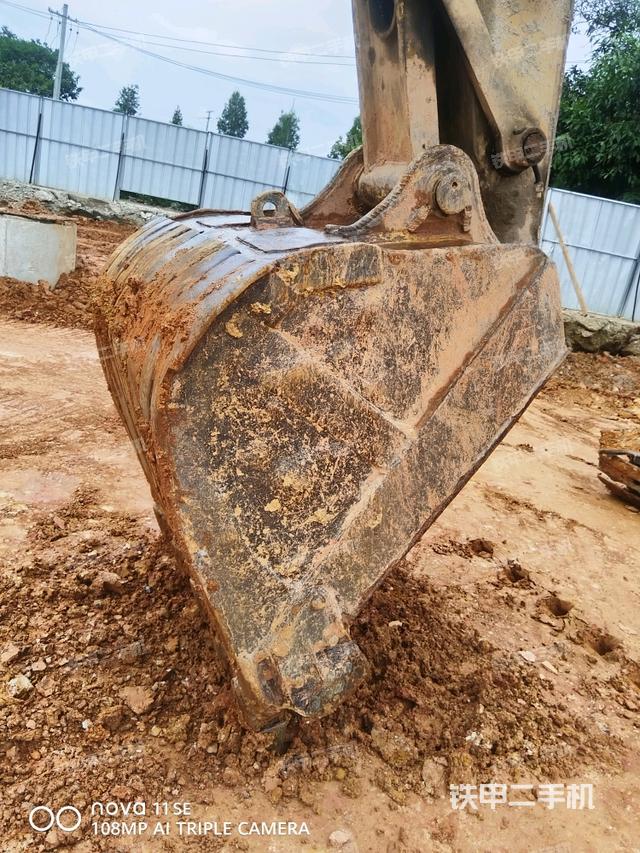 铲斗右后整体（工作和回转装置）