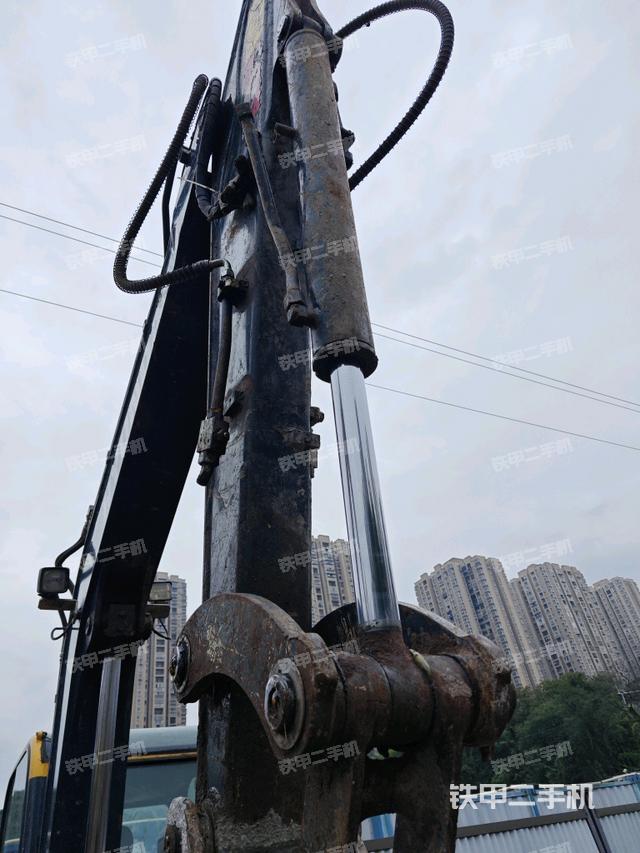 小臂整体右前（工作和回转装置）