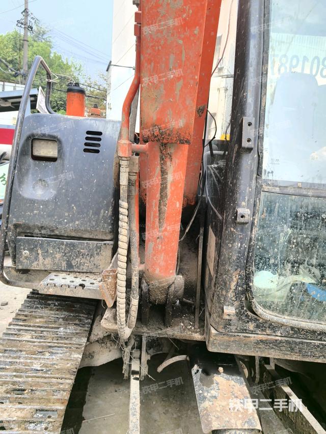 轉(zhuǎn)盤和下車架正前（工作和回轉(zhuǎn)裝置）