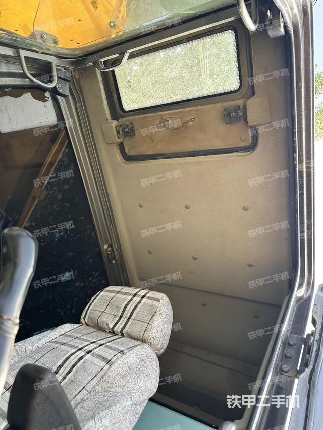 驾驶室顶部（整机外观）