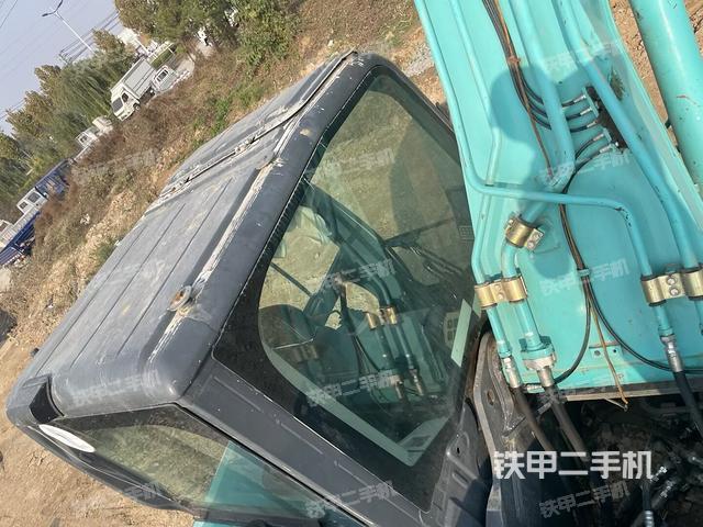 驾驶室顶部（整机外观）