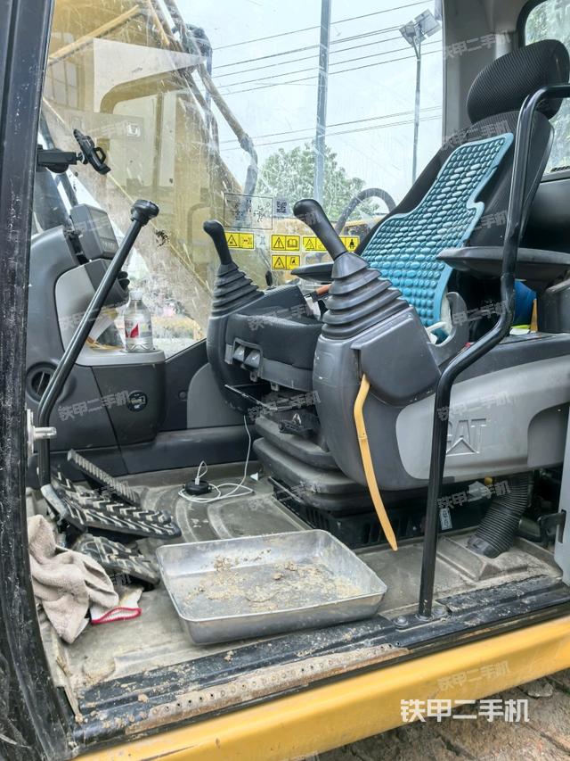 座椅右侧控制台/钥匙门/油门/含右手柄（驾驶室部分）