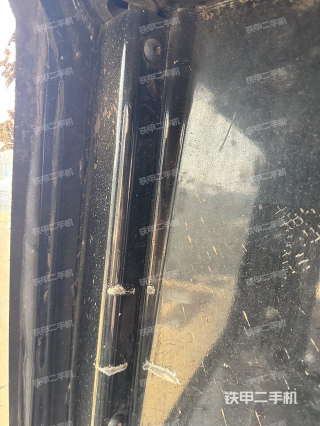 驾驶室顶部（整机外观）