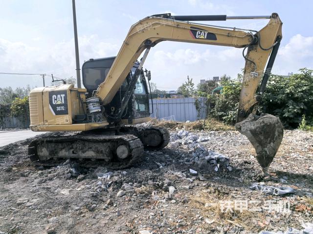 轉(zhuǎn)盤和下車架正前（工作和回轉(zhuǎn)裝置）