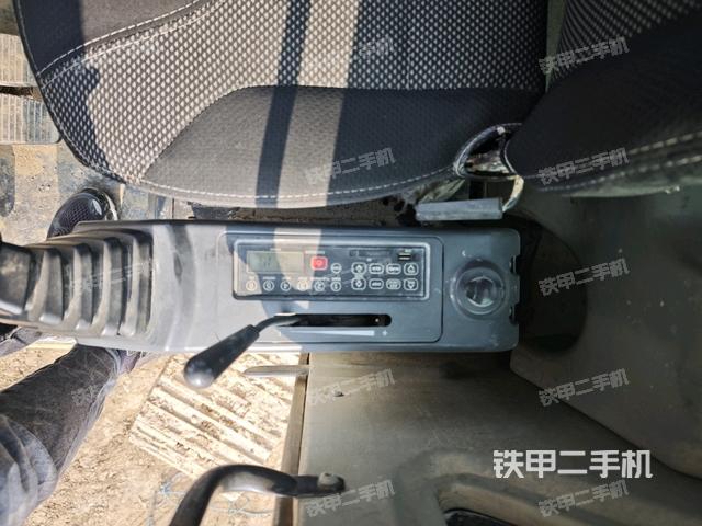 座椅左侧控制台/音响/含左手柄（驾驶室部分）