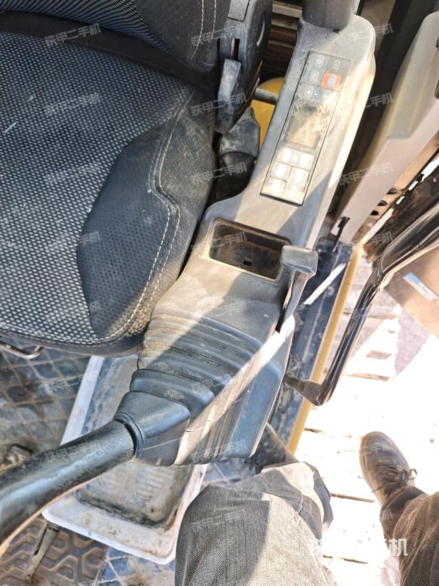 座椅后部（驾驶室部分）