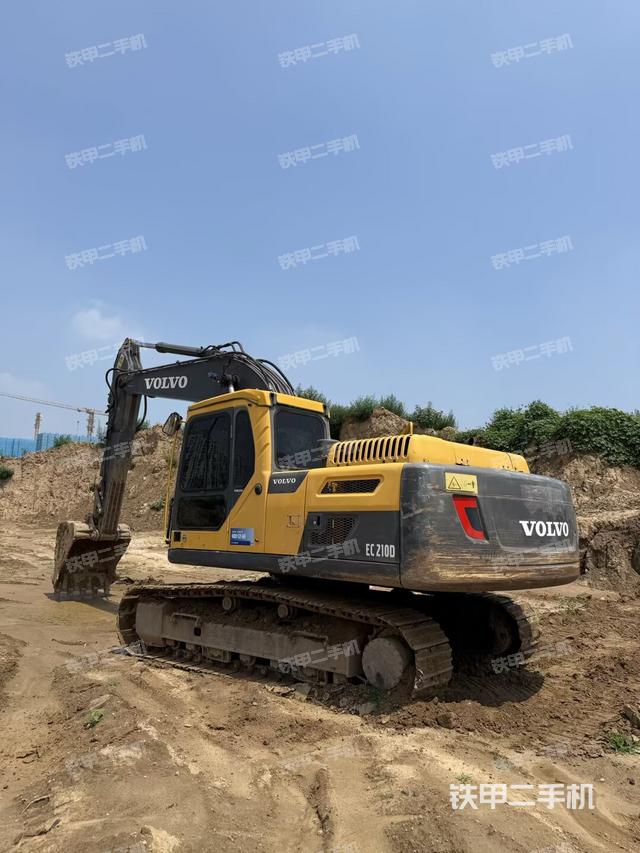 沃尔沃EC210BLC挖掘机