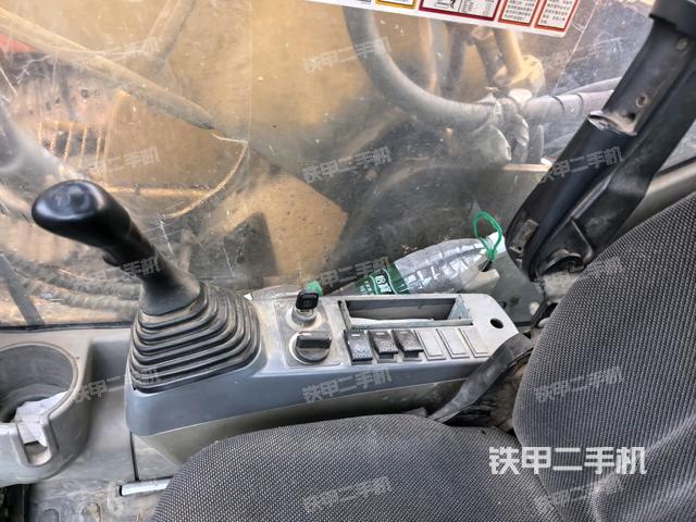 后窗玻璃角标（驾驶室部分）