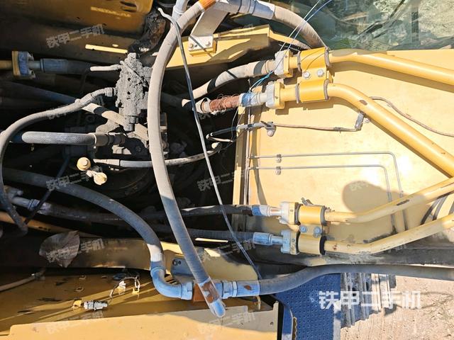 大臂背部俯視（工作和回轉(zhuǎn)裝置）