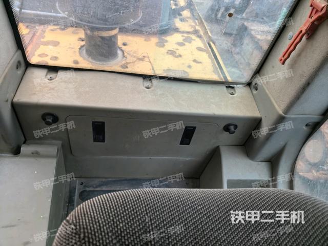 座椅左侧控制台/音响/含左手柄（驾驶室部分）