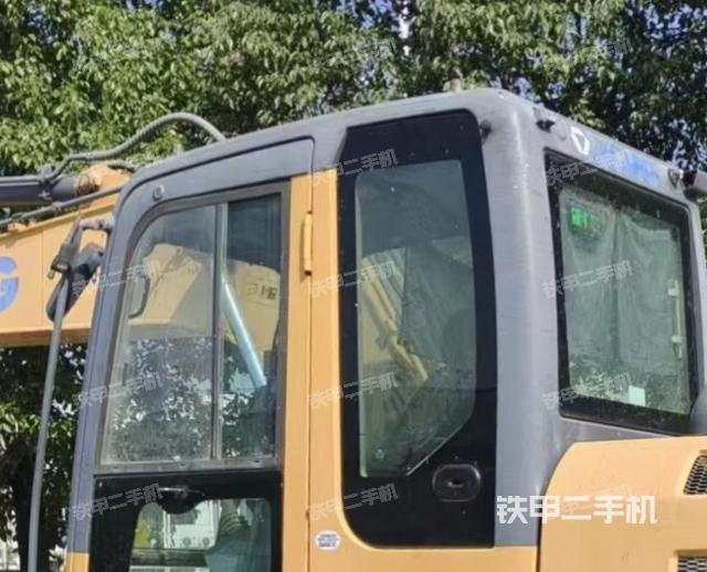 驾驶室顶部（整机外观）