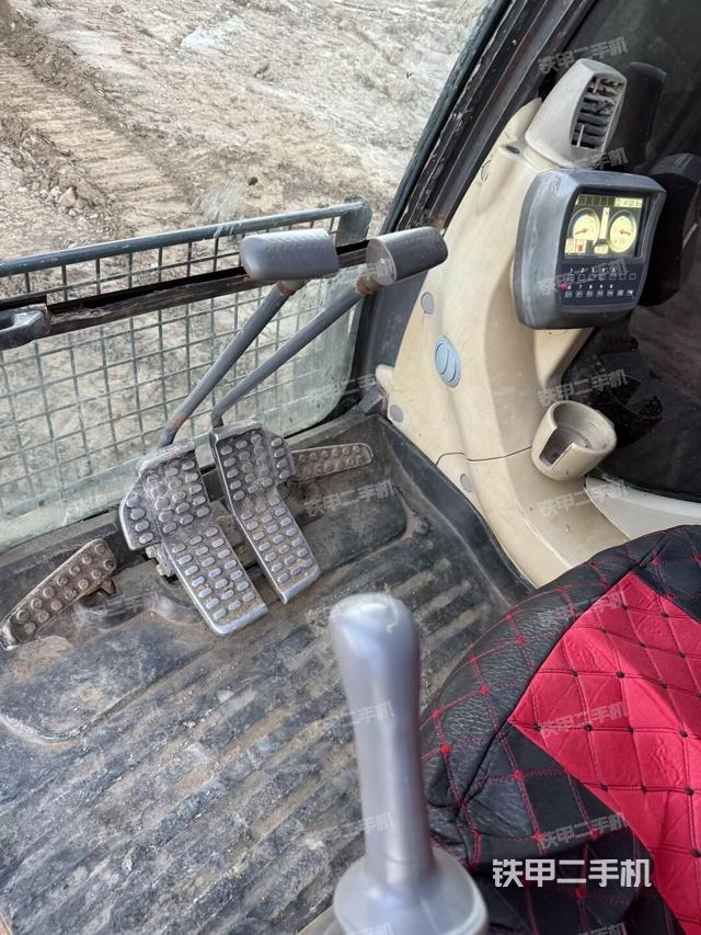 驾驶室整体（整机外观）