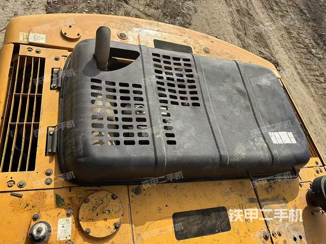 驾驶室顶部（整机外观）