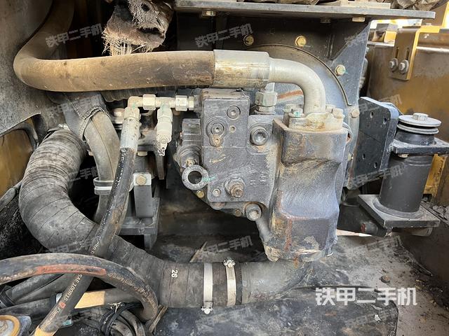 液壓泵艙室正面整體（整機(jī)外觀）