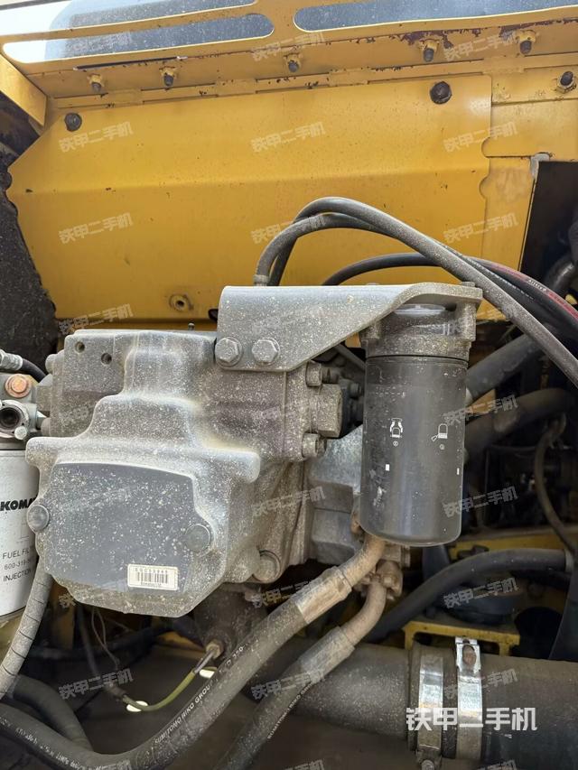 液压泵舱室正面整体（整机外观）