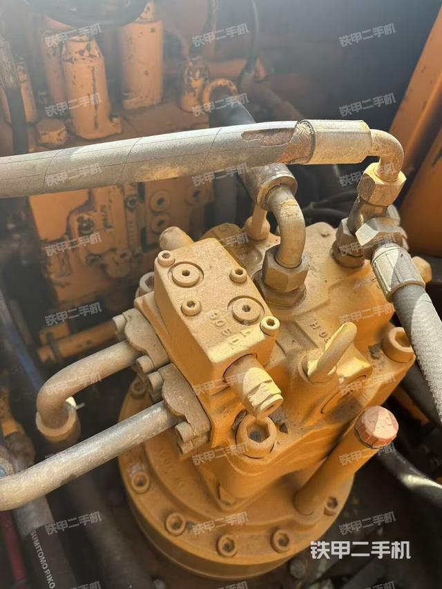 回转马达和主控阀（整机外观）