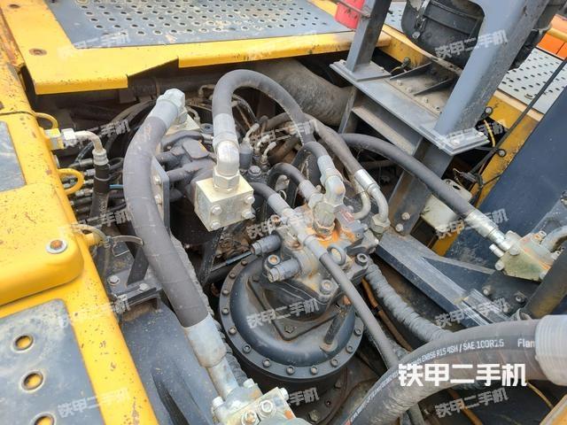 回转马达和主控阀（整机外观）