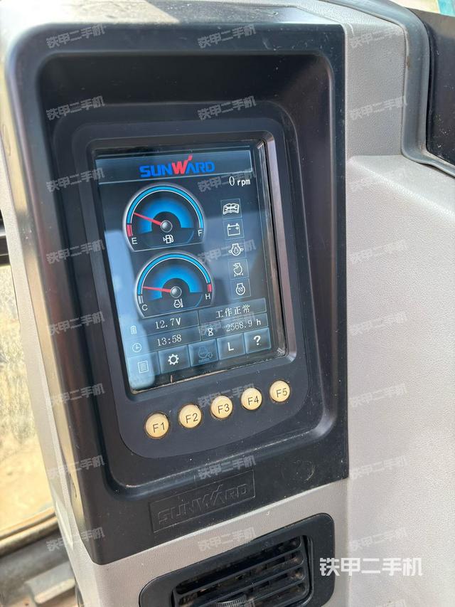 ?駕駛室正側(cè)（駕駛室部分）