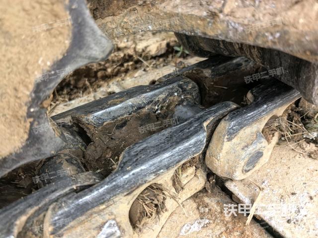 右側(cè)履帶整體?（行走機(jī)構(gòu)）