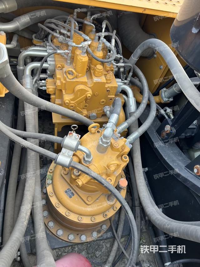 回转马达和主控阀（整机外观）