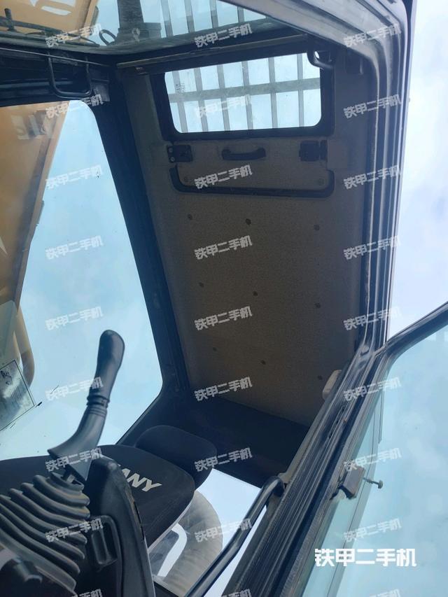 驾驶室顶部（整机外观）